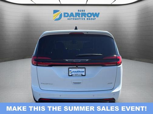 Bright White Clearcoat 2027 Chrysler Pacifica L