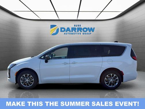 Bright White Clearcoat 2027 Chrysler Pacifica L