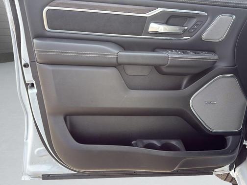 Bright White Clearcoat 2025 RAM 1500 Laramie