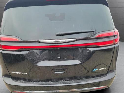 2025 Chrysler Pacifica Hybrid Select