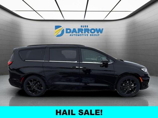 Diamond Black Crystal Pearlcoat 2026 Chrysler Pacifica Limited