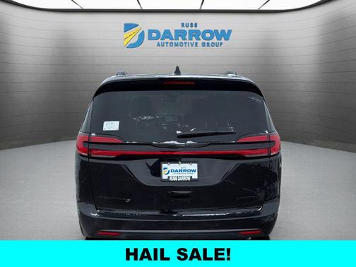 Diamond Black Crystal Pearlcoat 2026 Chrysler Pacifica Limited