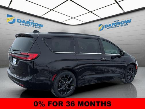 Diamond Black Crystal Pearlcoat 2026 Chrysler Pacifica Limited