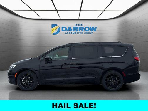 Diamond Black Crystal Pearlcoat 2026 Chrysler Pacifica Limited