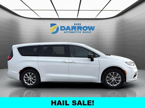 Bright White Clearcoat 2025 Chrysler Pacifica L