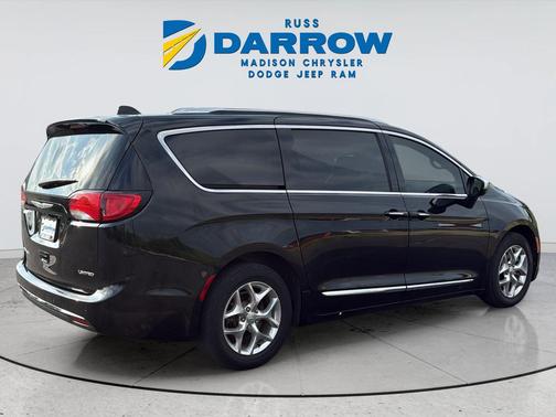 Brilliant Black Crystal Pearlcoat 2019 Chrysler Pacifica Limited