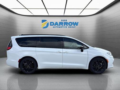 Bright White Clearcoat 2026 Chrysler Pacifica Limited