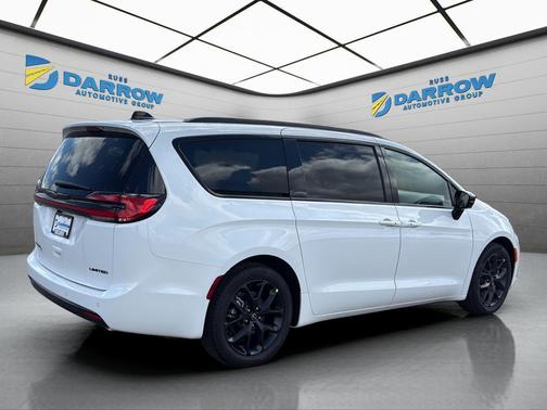 Bright White Clearcoat 2026 Chrysler Pacifica Limited