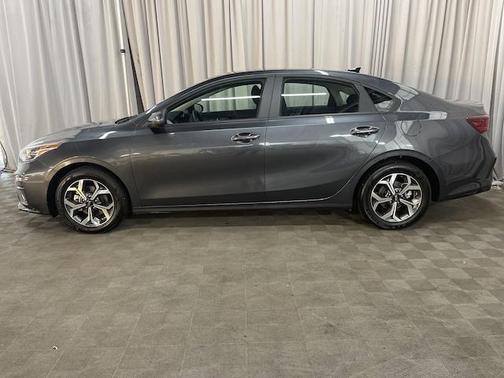 Photo 3 of 18 of 2021 Kia Forte LXS