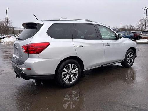 2018 Nissan Pathfinder SV