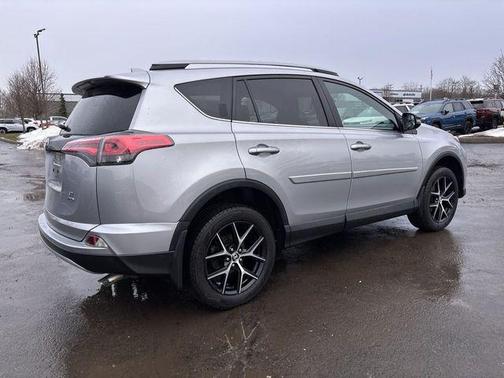 2017 Toyota RAV4 SE