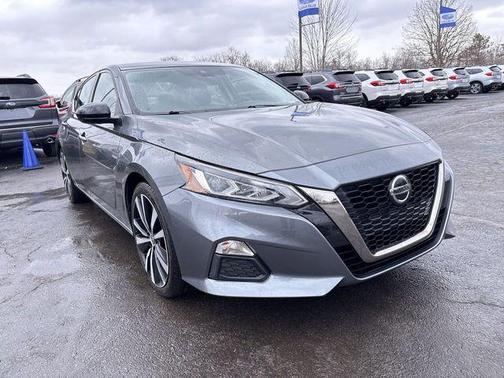 2022 Nissan Altima SR FWD