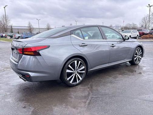 2022 Nissan Altima SR FWD