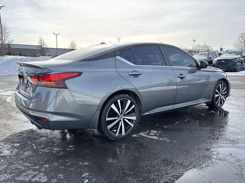 2021 Nissan Altima SR FWD