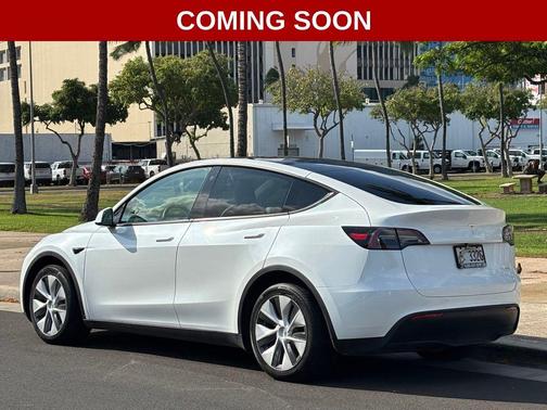 Pearl White Multi-Coat 2023 Tesla Model Y Long Range Dual Motor All-Wheel Drive