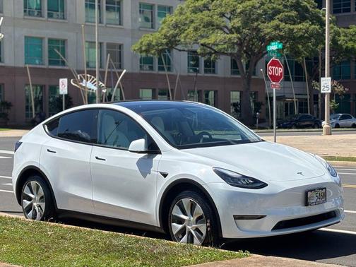 2022 Tesla Model Y Long Range Dual Motor All-Wheel Drive