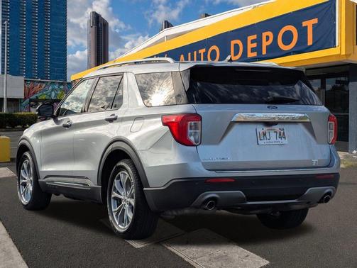 Silver Metallic 2022 Ford Explorer Limited