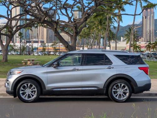 Silver Metallic 2022 Ford Explorer Limited