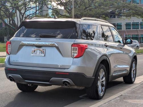 Silver Metallic 2022 Ford Explorer Limited