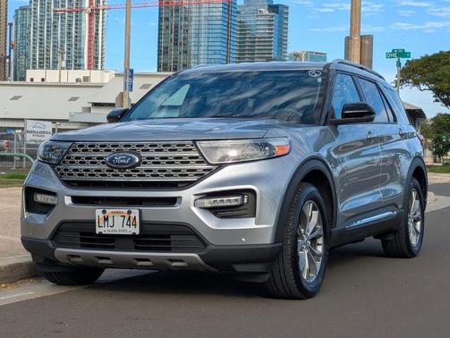 Silver Metallic 2022 Ford Explorer Limited