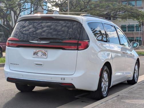Bright White Clearcoat 2022 Chrysler Pacifica Touring L