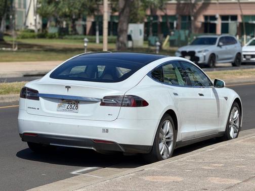 Pearl White 2013 Tesla Model S Base