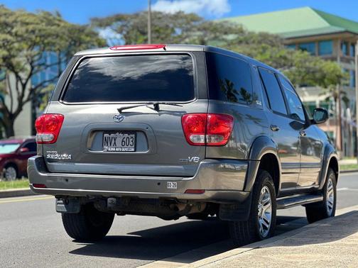 2005 Toyota Sequoia SR5