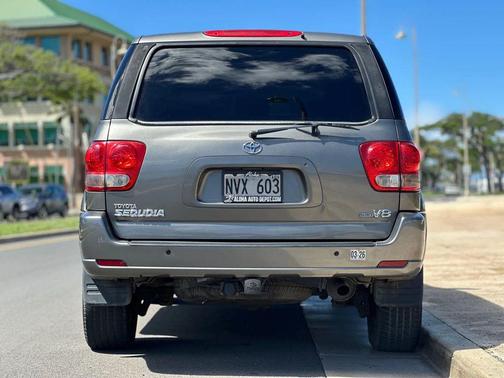 2005 Toyota Sequoia SR5