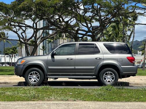 2005 Toyota Sequoia SR5