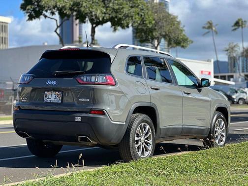 Sting-Gray Clearcoat 2019 Jeep Cherokee Latitude Plus