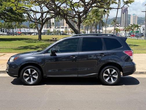 Dark Gray Metallic 2018 Subaru Forester 2.5i Premium