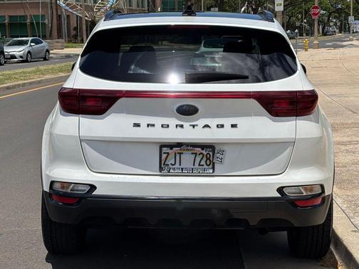 Snow White Pearl 2022 Kia Sportage S