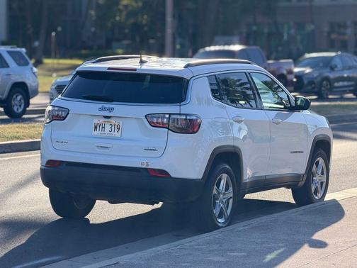 Bright White Clearcoat 2024 Jeep Compass Latitude