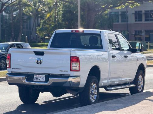 Bright White Clearcoat 2024 RAM 2500 Big Horn Crew Cab 4x4 6'4' Box
