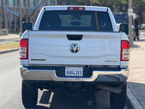 Bright White Clearcoat 2024 RAM 2500 Big Horn Crew Cab 4x4 6'4' Box