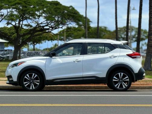 2019 Nissan Kicks SR