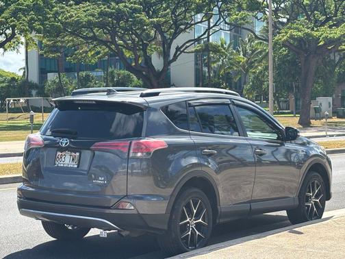 Magnetic Gray Metallic 2018 Toyota RAV4 Hybrid SE
