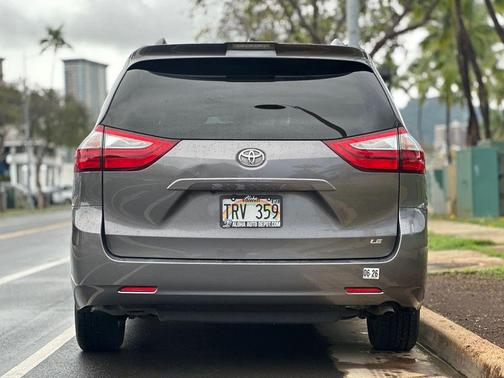 2019 Toyota Sienna LE