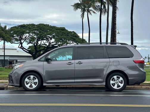 2019 Toyota Sienna LE