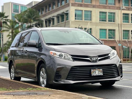 2019 Toyota Sienna LE