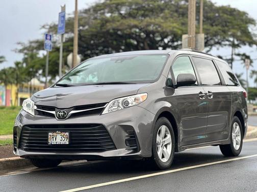 2019 Toyota Sienna LE