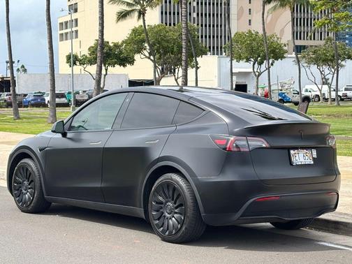 2022 Tesla Model Y Long Range Dual Motor All-Wheel Drive