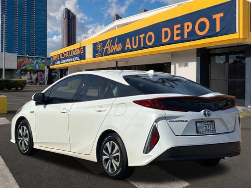 Super White 2018 Toyota Prius Prime Plus