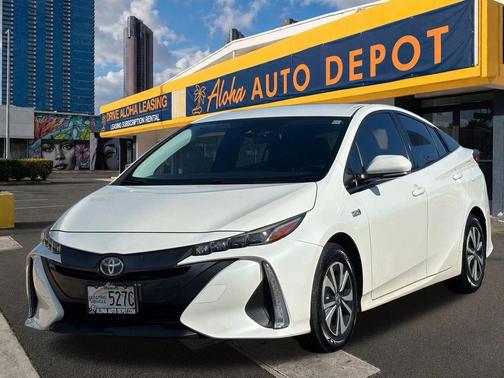 Super White 2018 Toyota Prius Prime Plus