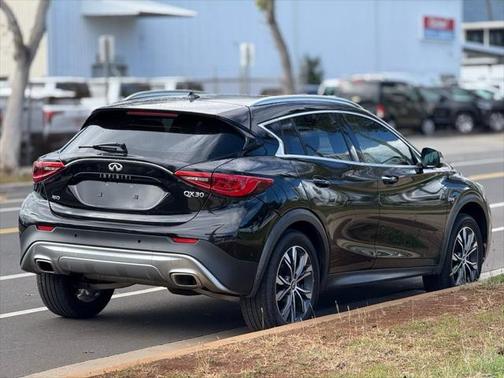 2018 INFINITI QX30 Premium