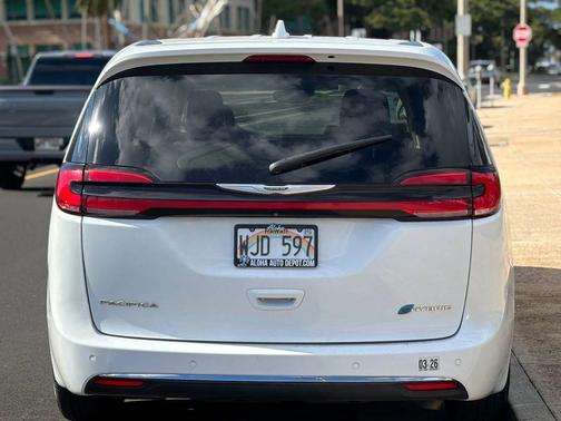 2022 Chrysler Pacifica Hybrid Touring L