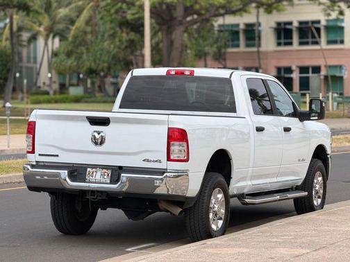 Bright White Clearcoat 2024 RAM 2500 Big Horn Crew Cab 4x4 6'4' Box