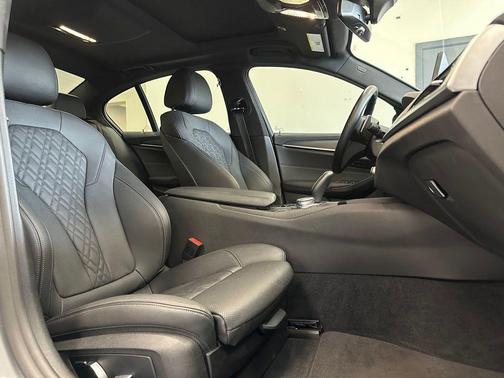 Skyscraper Gray Metallic 2023 BMW 540 i