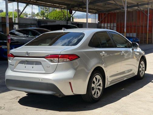Classic Silver Metallic/Midnight Black Metallic 2023 Toyota Corolla LE