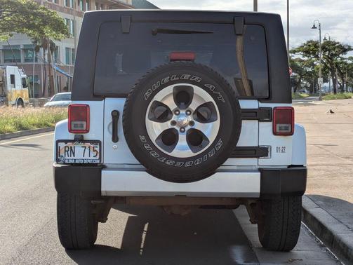 Bright White Clearcoat 2017 Jeep Wrangler Unlimited Sahara